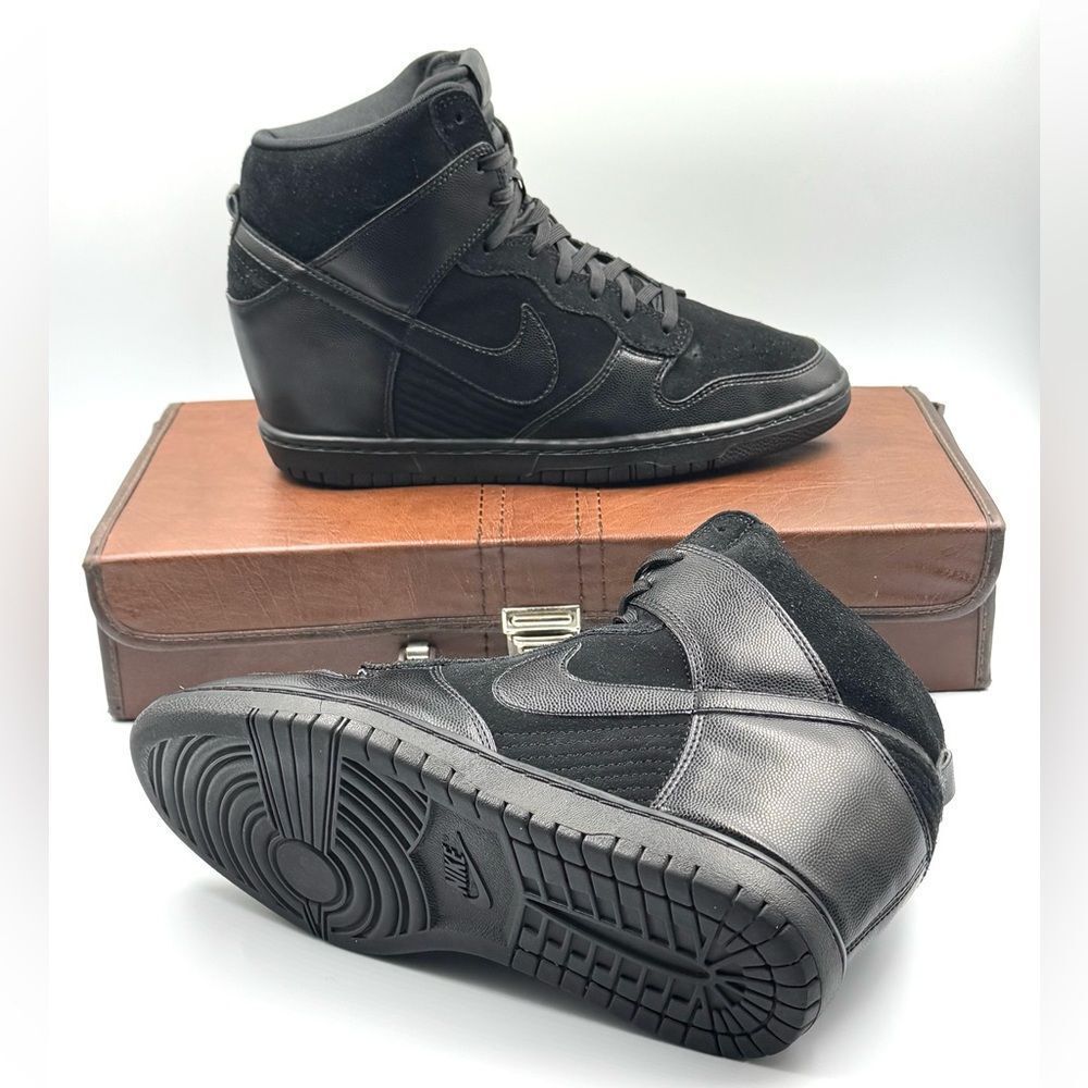 Wmns Nike Dunk Sky High 'Black Out'